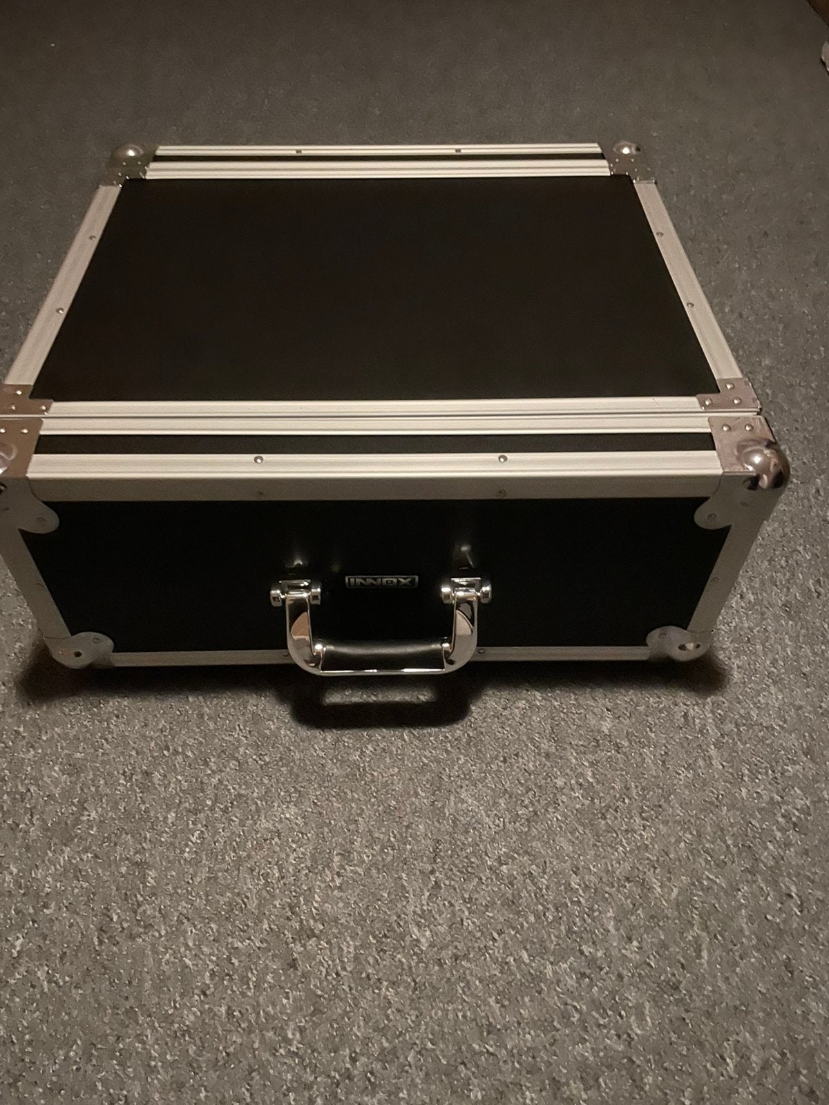 Innox Basic Line Rack 4U-23 doubledoor flightcase ( ZGAN), Muziek en Instrumenten, Ophalen of Verzenden, Zo goed als nieuw, Overige instrumenten