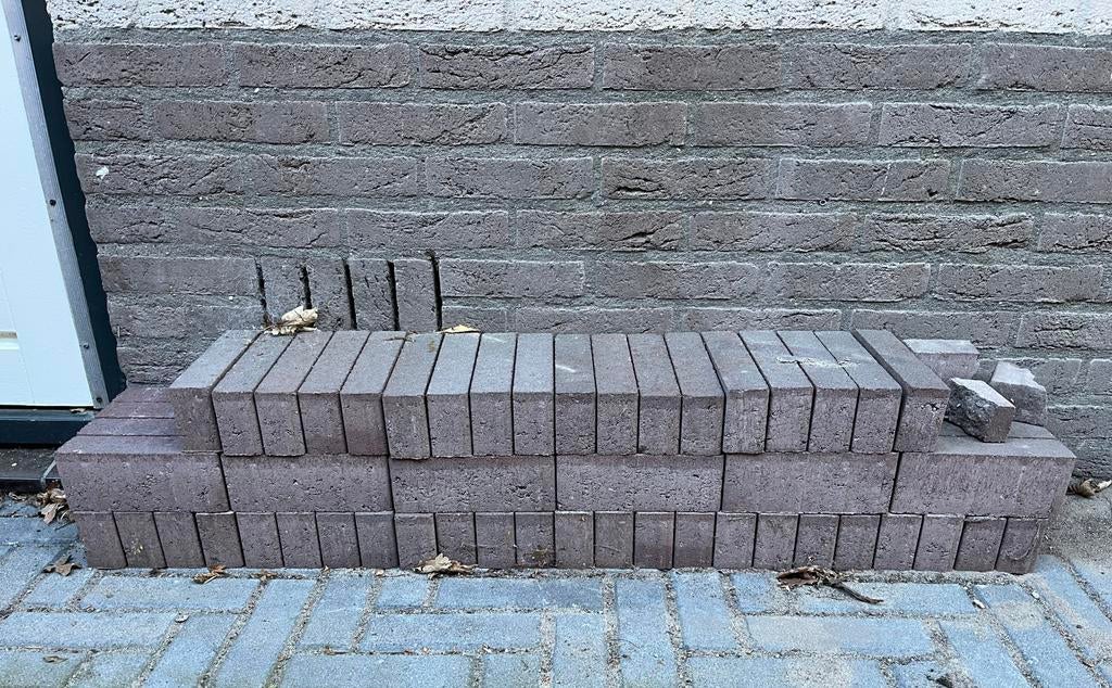 Kleine partij nieuwe waaltjes, rood grijs, circa 66 stuks, Ophalen, Gebruikt, Klinkers, Minder dan 5 m²