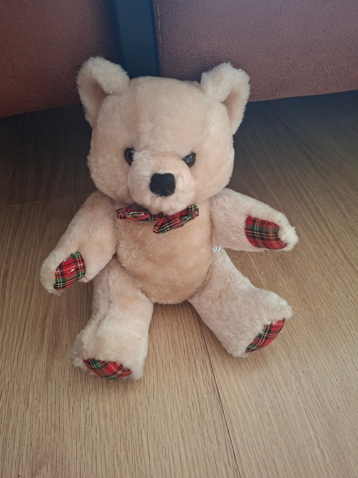 Schattige teddybeer met geruite strik en details, Gebruikt, Verzenden, Beer, Middelgroot (20 tot 80 cm)