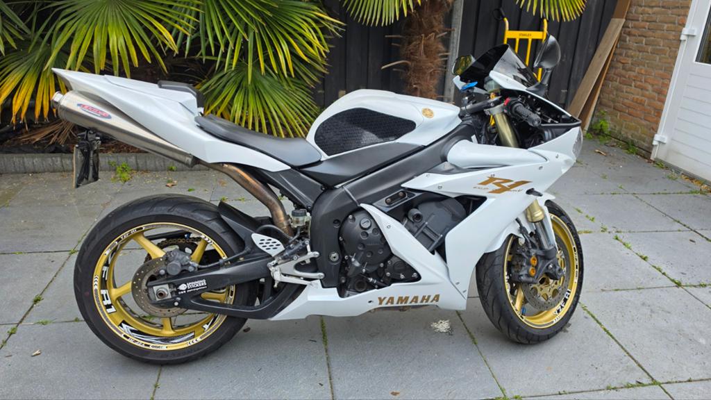 Yamaha R1 2004, Ophalen