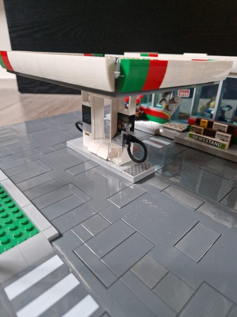 Lego MOC tankstation, MOC (eigen creatie), Lego, Zo goed als nieuw, Compleet