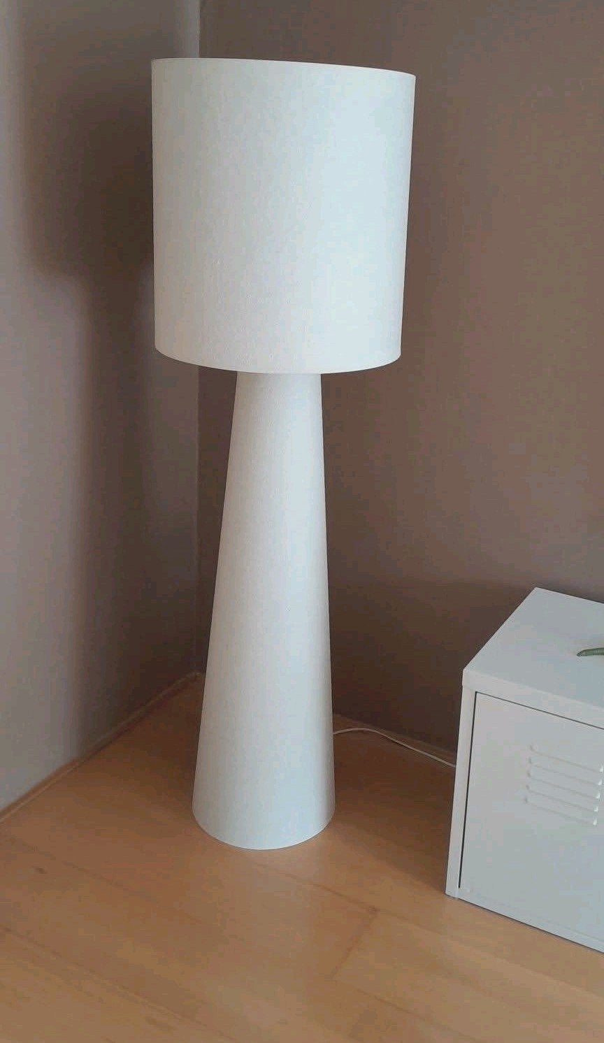 witte vloerlamp van Maison du monde, Huis en Inrichting, Lampen | Vloerlampen, Ophalen, Zo goed als nieuw, Overige materialen