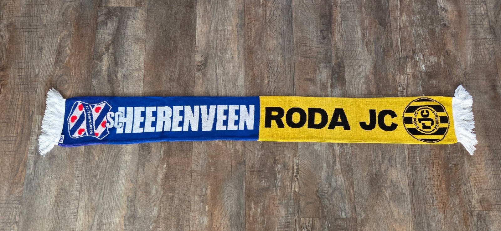 Sjaal SC Heerenveen - Roda JC, Verzamelen, Sportartikelen en Voetbal, Ophalen of Verzenden, Zo goed als nieuw, Roda JC, Vaantje of Sjaal