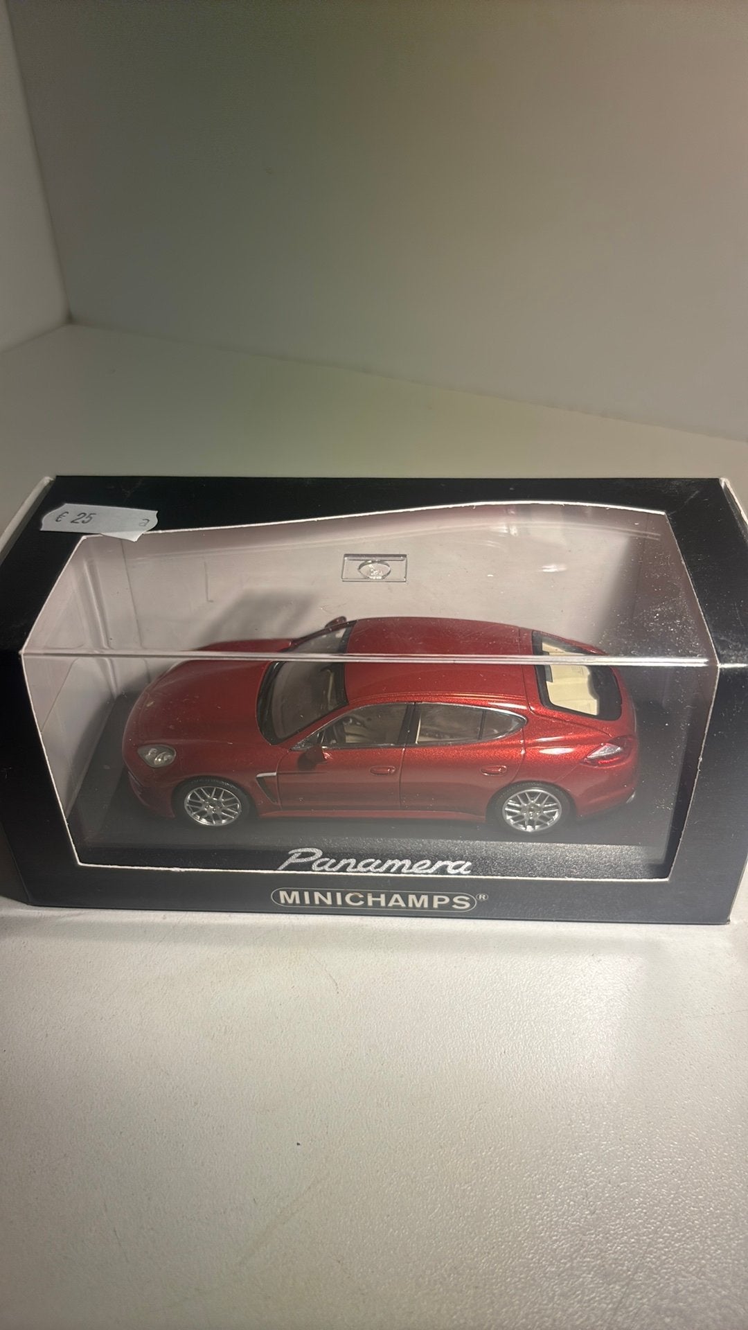 Porsche panamera red minichamps 1.43, Hobby en Vrije tijd, Auto, Ophalen of Verzenden, MiniChamps, A