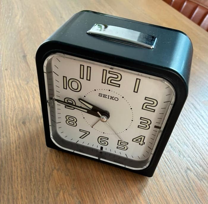 Seiko QHK025J Wekker met Elektronisch Alarm en Batterij, Ophalen of Verzenden, Gebruikt, Analoog
