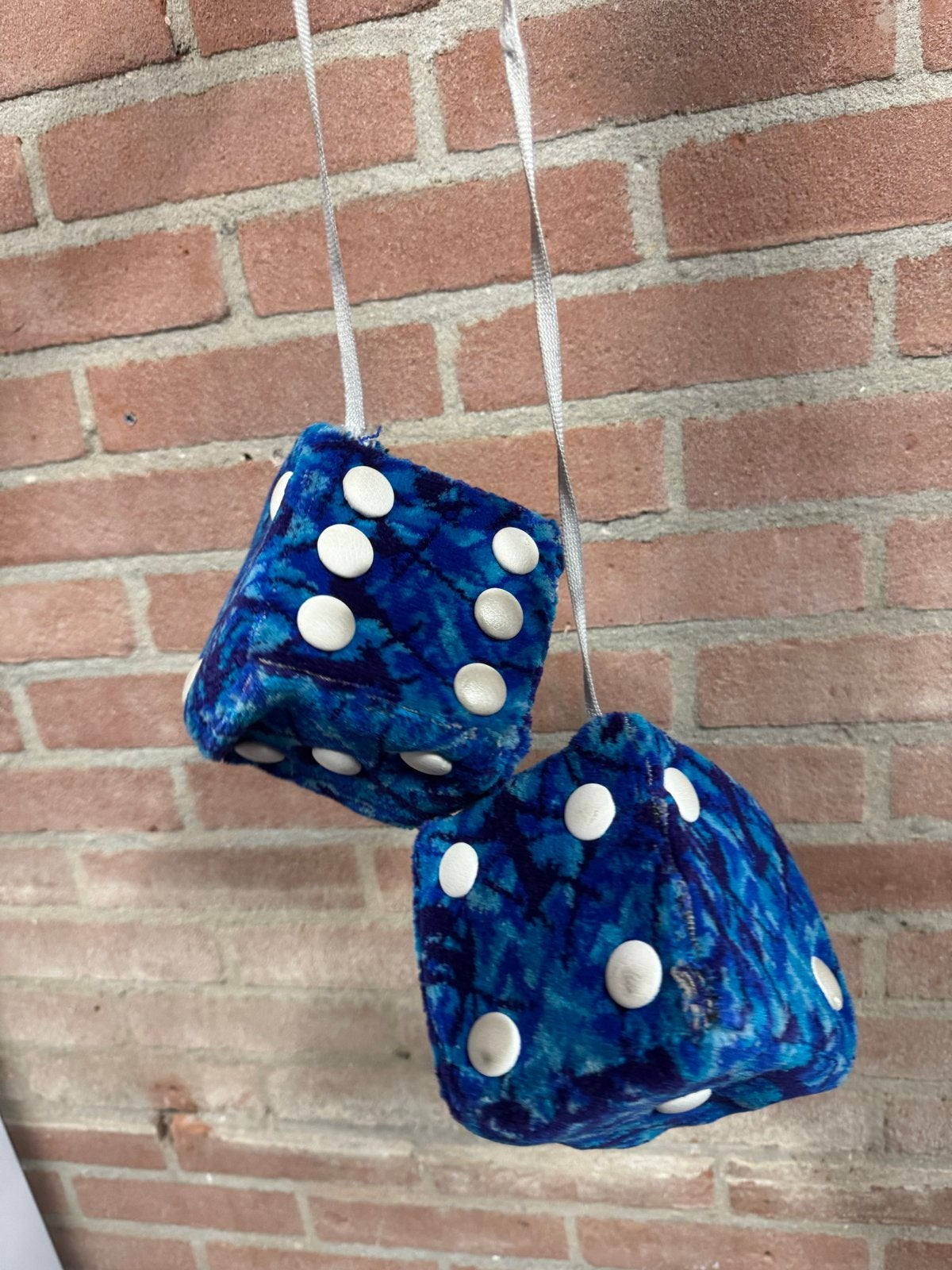 Deense pluche dobbelstenen voor auto of decoratie, Ophalen of Verzenden, Gebruikt