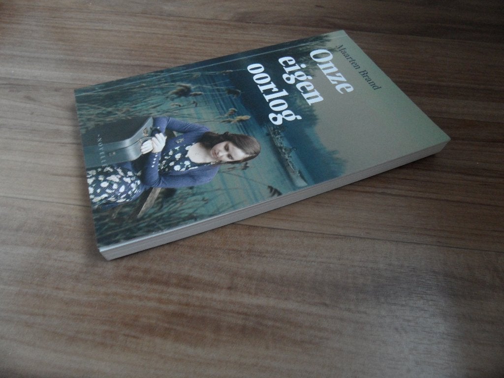 Onze eigen oorlog- Maarten Brand, Ophalen of Verzenden, Gelezen