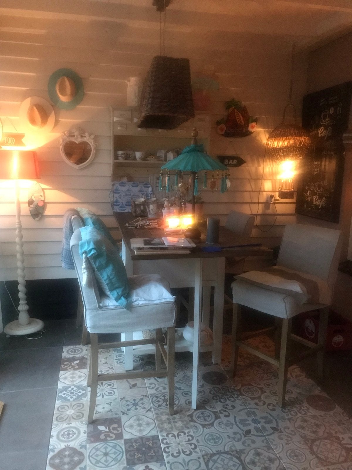 Riviera maison bartafel en 2 rieten barkrukken, Ophalen, Gebruikt