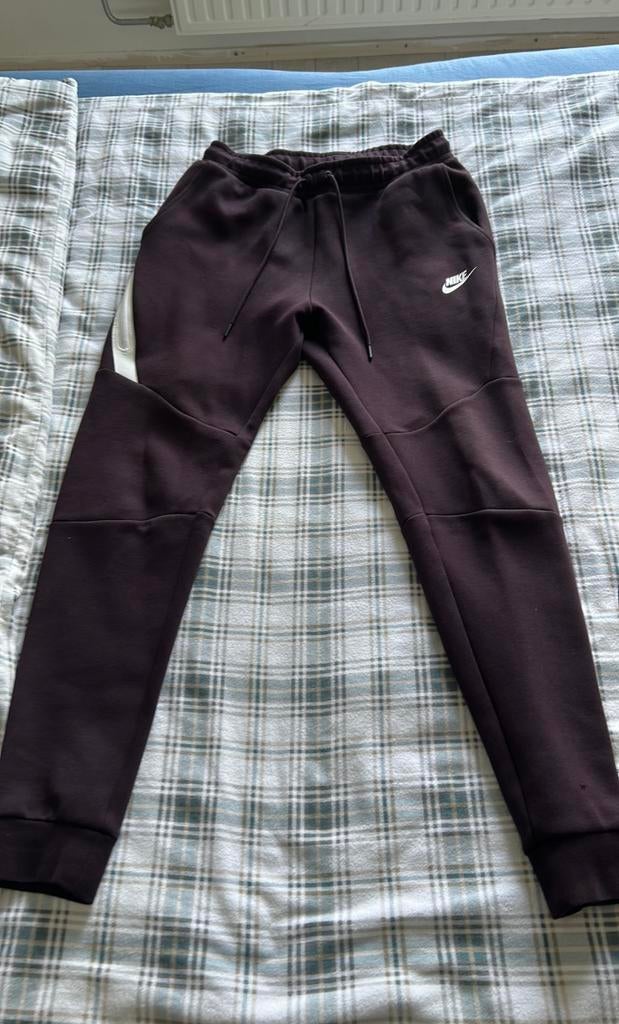 Nike tech broek, Verzenden, Zo goed als nieuw, Maat 46 (S) of kleiner, Rood