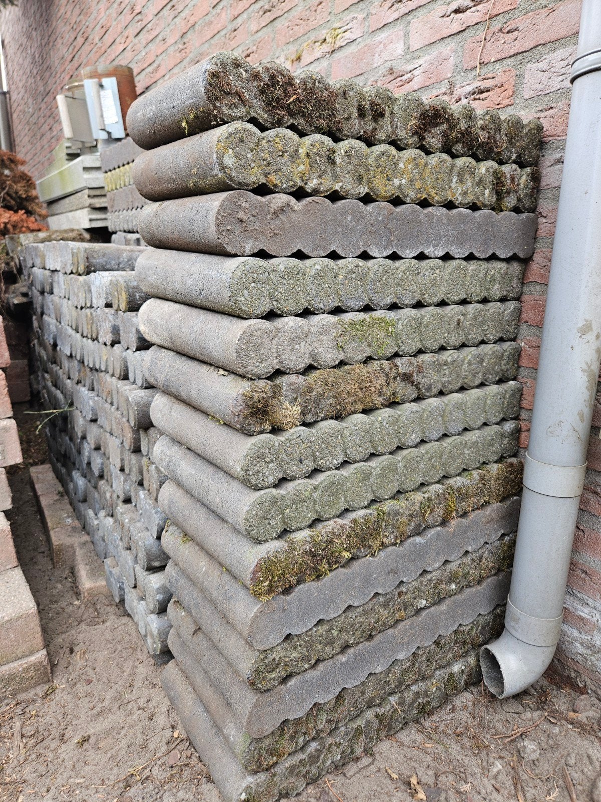 Gratis kantopsluiting / borderbanden beton 31 meter, Tuin en Terras, Ophalen, Gebruikt