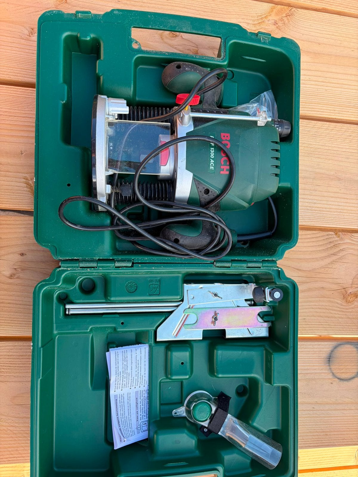 Bosch POF 1300 ACE Bovenfrees In koffer, Doe-het-zelf en Verbouw, Ophalen of Verzenden, Zo goed als nieuw, Boormachine