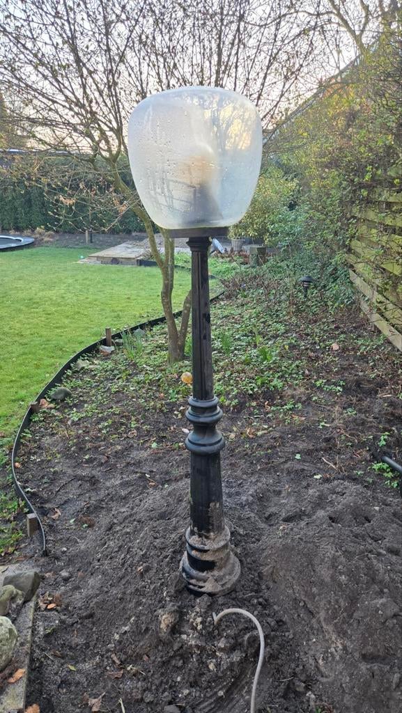 Zwarte buitenlamp met kap, Huis en Inrichting, Lampen | Overige, Gebruikt, Ophalen