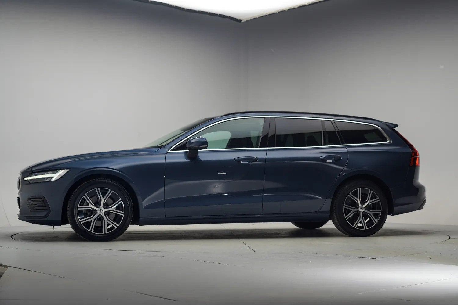 Volvo V60 2.0 B3 Core Aut. [ LED Adapt.cruise Stoel-en stuur, Auto's, Automaat, 4 cilinders, 1969 cc, 163 pk