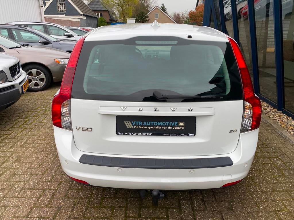 Volvo V50 2.0 Business Edition NAVI / XENON / TREKHAAK, Voorwielaandrijving, 145 pk, Stof, Gebruikt
