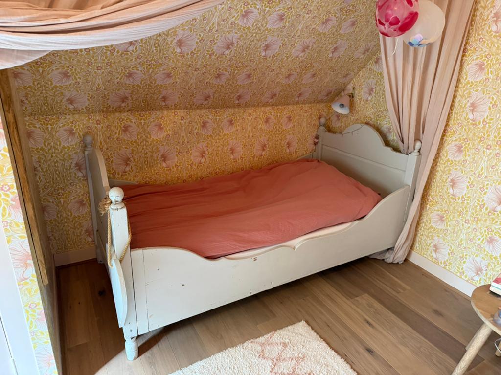 Houten vintage kinderbed, Kinderen en Baby's, Ophalen, 85 tot 100 cm, Zo goed als nieuw, Lattenbodem