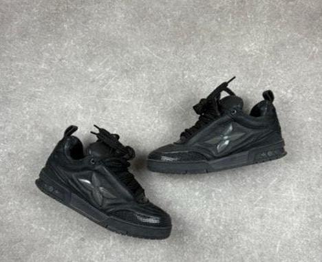 Louis Vuitton Skate Sneakers Maat 44 Zwart, Zwart, Ophalen of Verzenden, Sneakers of Gympen, Zo goed als nieuw