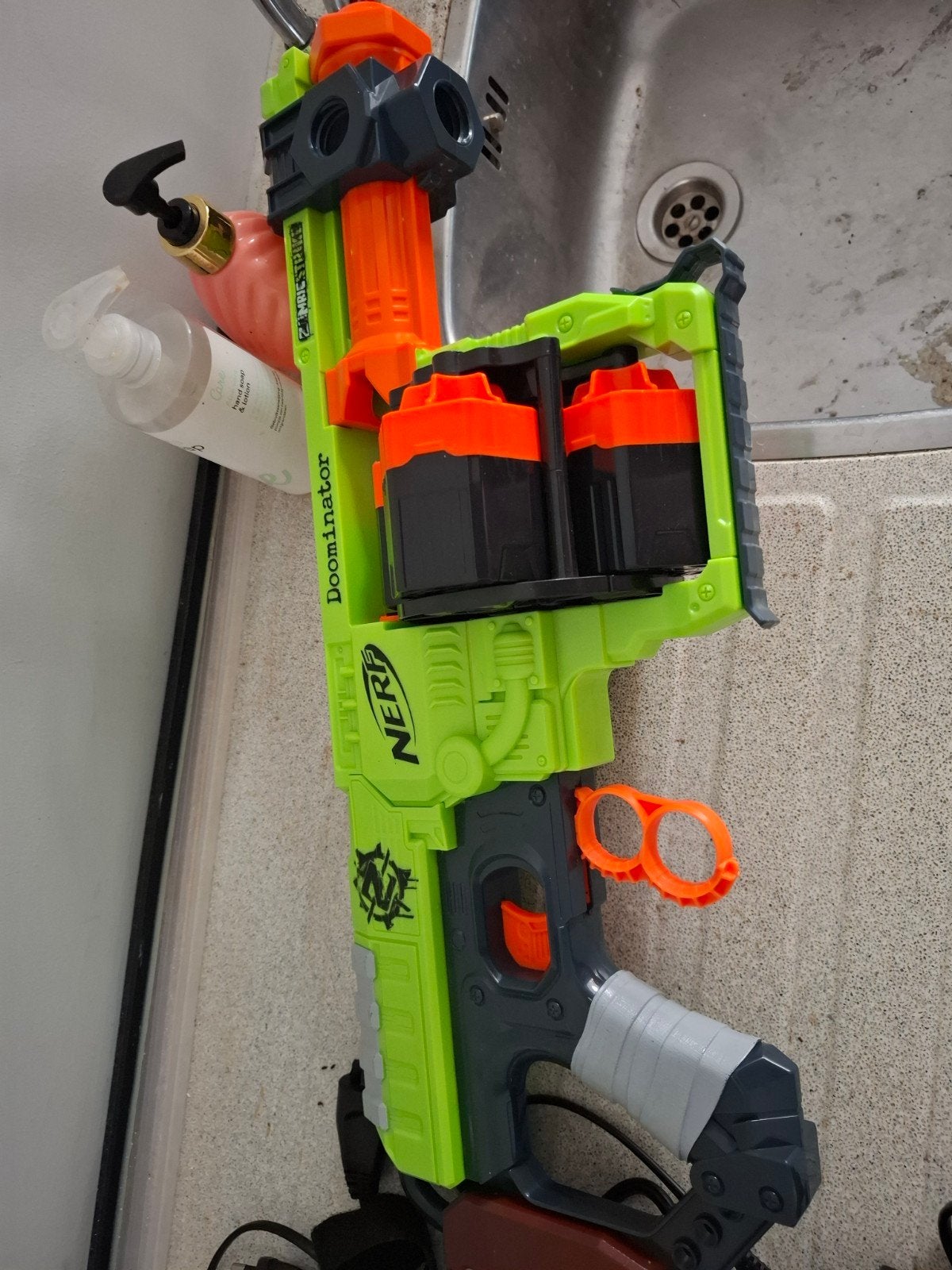 Nerf Zombie Strike Doominator Blaster, Ophalen, Zo goed als nieuw, Jongen