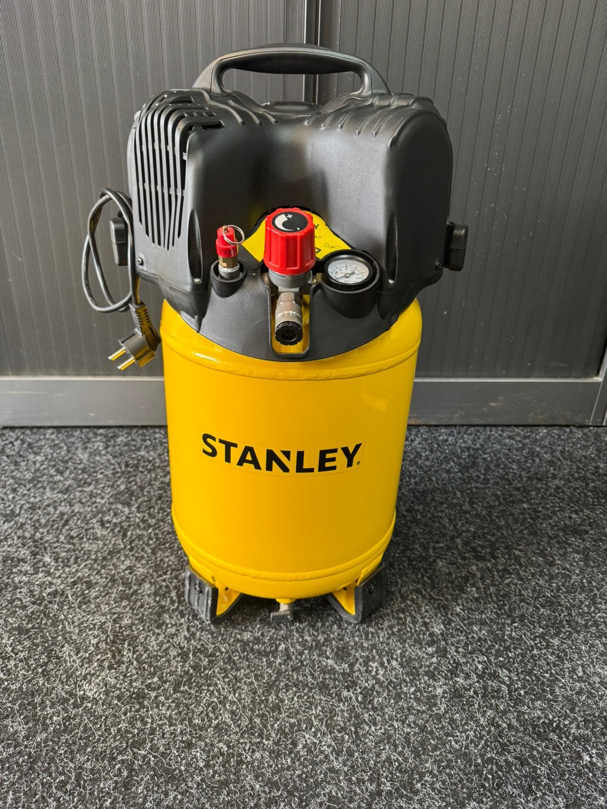 Stanley compressor – zo goed als nieuw, Minder dan 25 liter, Ophalen, Zo goed als nieuw, Minder dan 200 liter/min