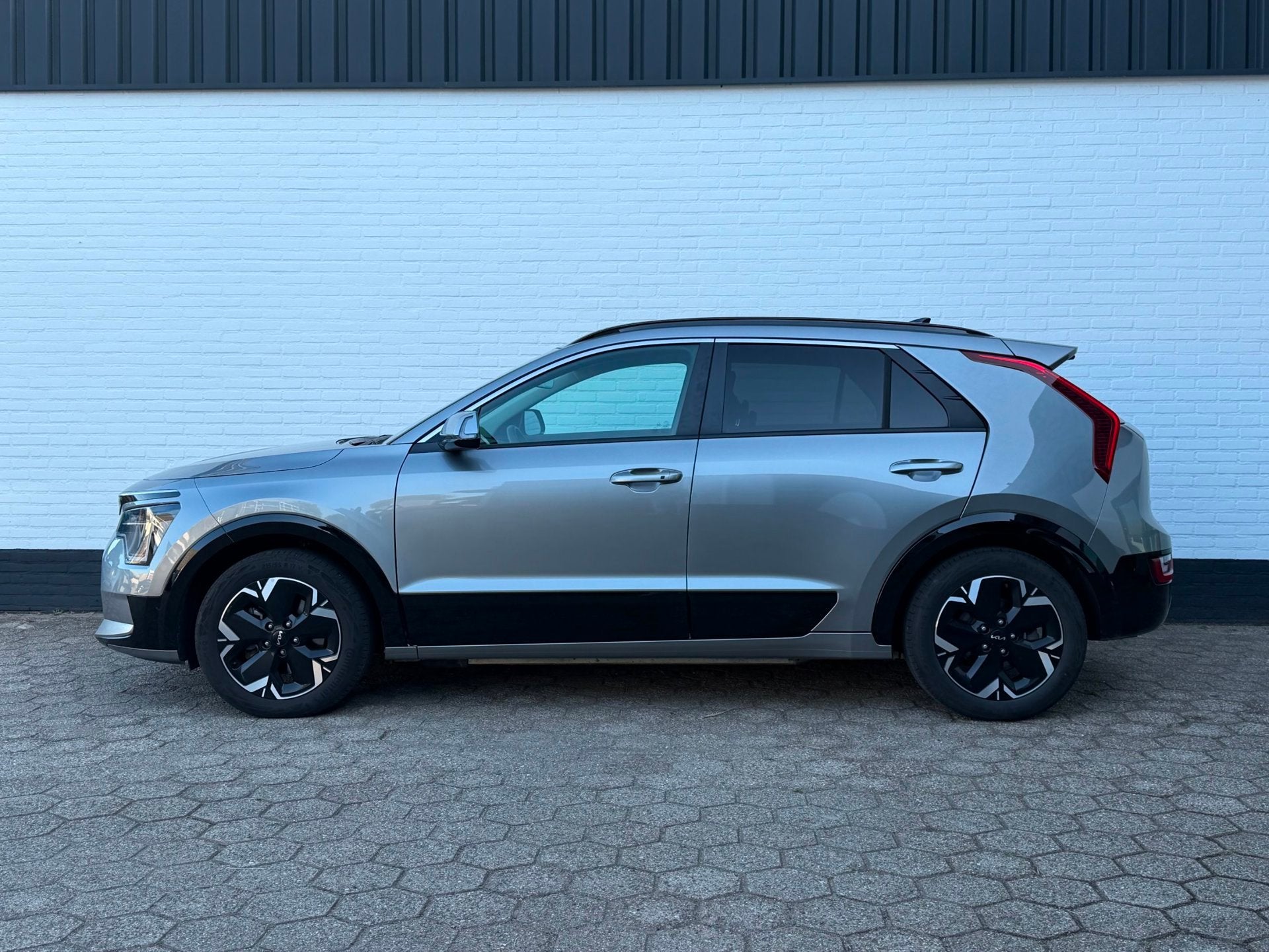 Kia Niro EV DynamicPlusLine 64.8 kWh ACC l CAMERA l TREKHAAK, Gebruikt, 1657 kg, Leder en Stof, Origineel Nederlands