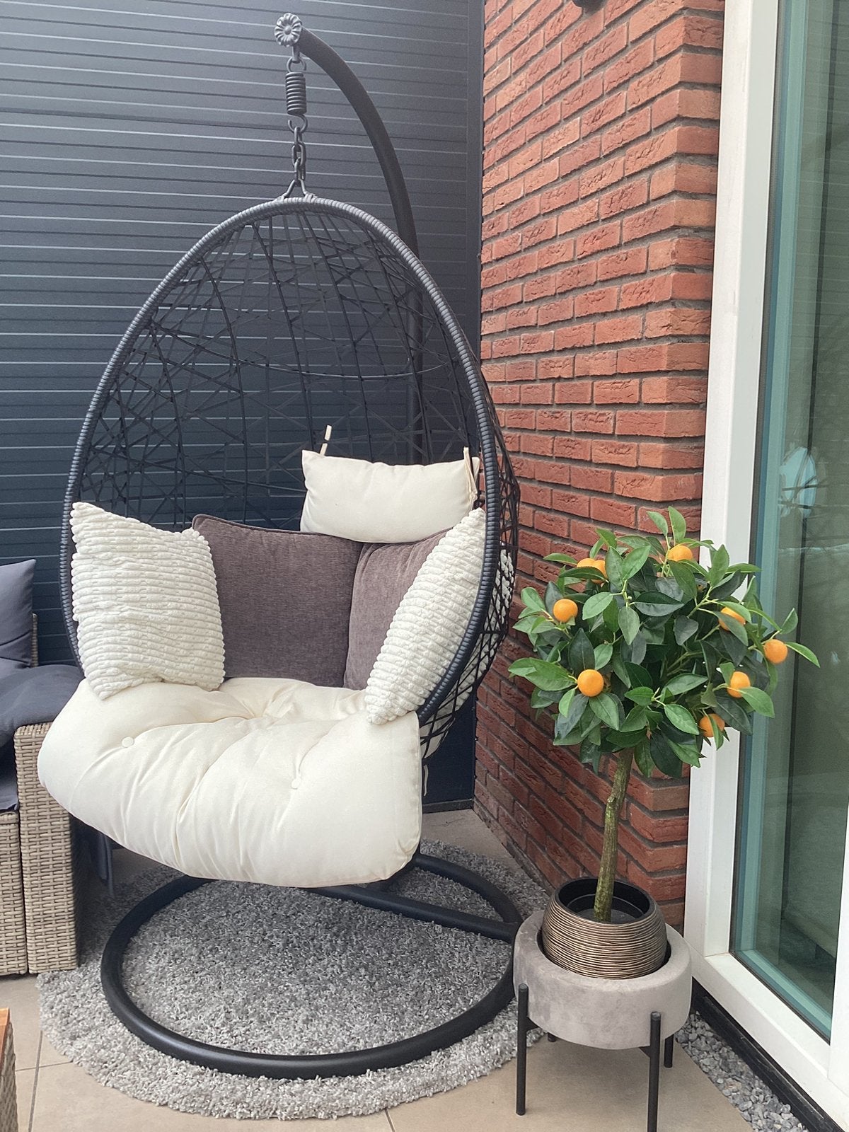 Ei stoel compleet met kussens en onderkleed, Ophalen, Aluminium