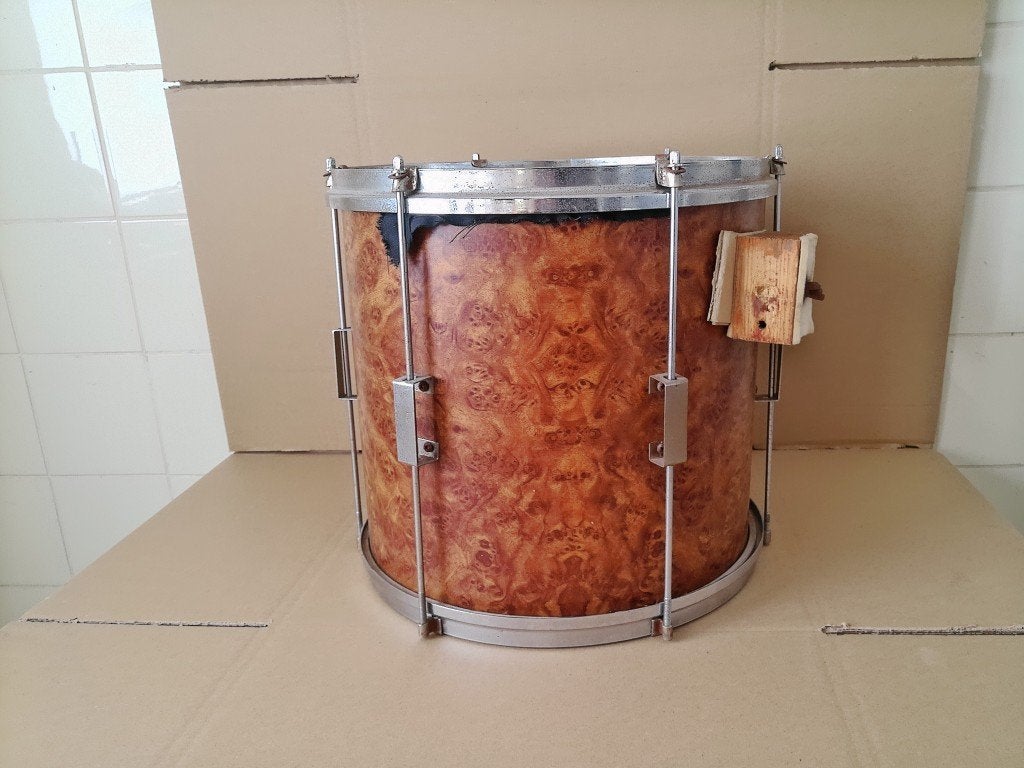Vintage drum trommel marching snare drum parade snare drum, Overige merken, Gebruikt, Ophalen of Verzenden, Het object wordt zorgvuldig verpakt en snel verzonden. Haast alles wordt verzonden met biologisch afbreekbare chipjes! Afhalen in Valkenburg aan de Geul is mogelijk, pinbetaling ook. Er is altijd een speciale afhaalprijs.