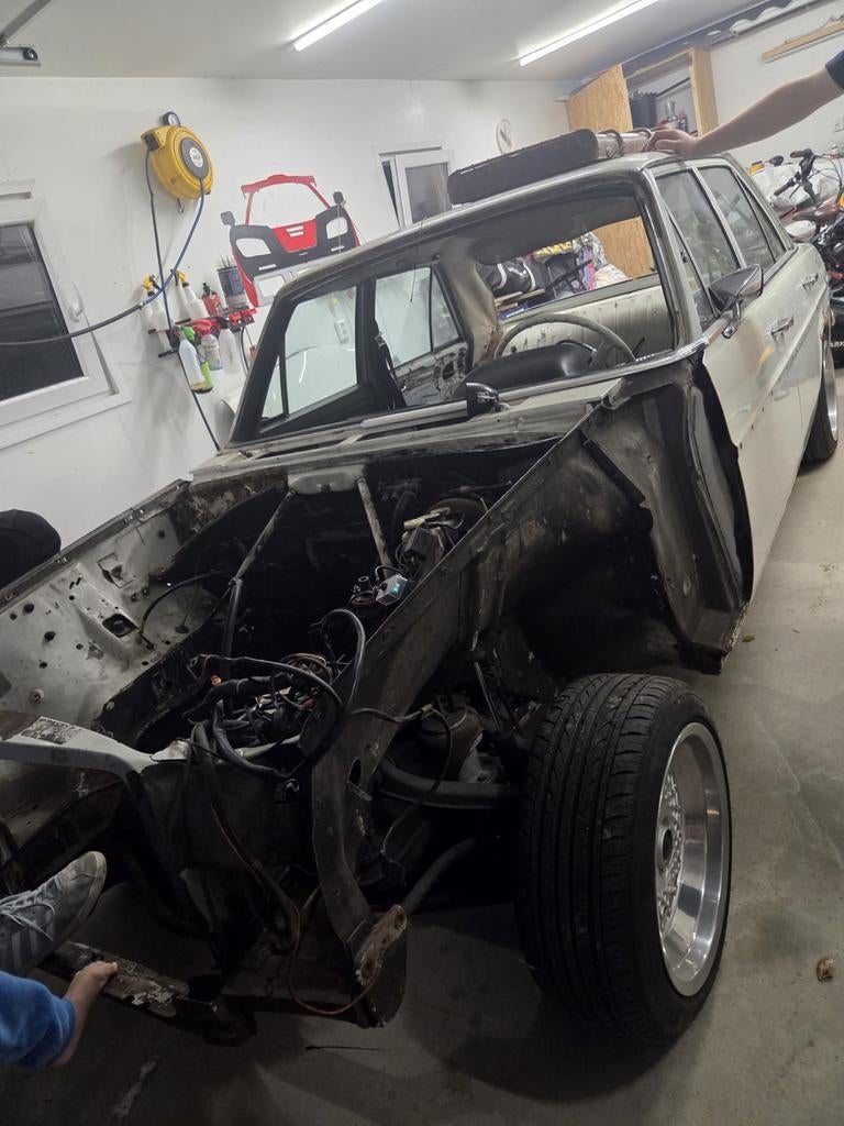 Mercedes W115 voorruit en groene deurkaart gezocht, Auto-onderdelen, Carrosserie en Plaatwerk, Ophalen