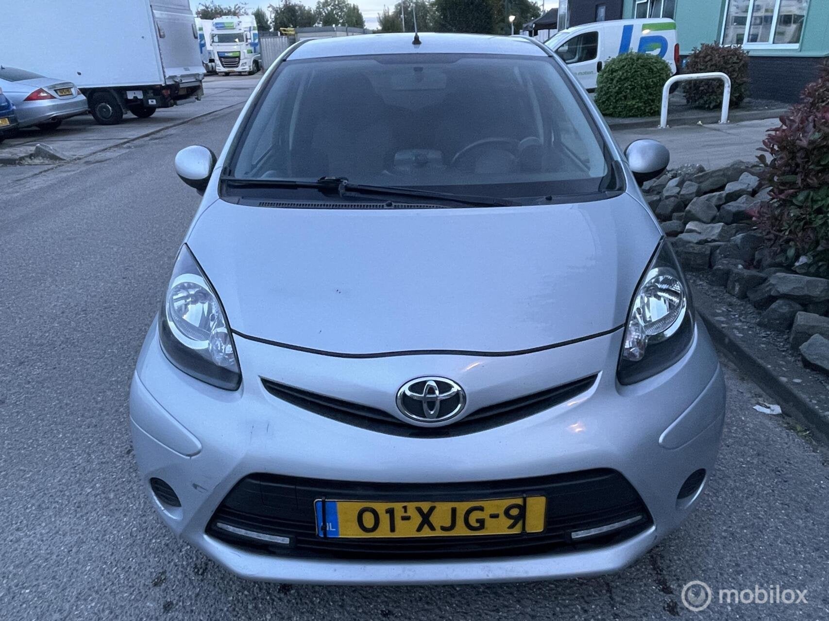 Toyota Aygo 1.0 VVT-i Aspiration Nieuwe Apk, Auto's, Voorwielaandrijving, Euro 5, Gebruikt, 4 stoelen