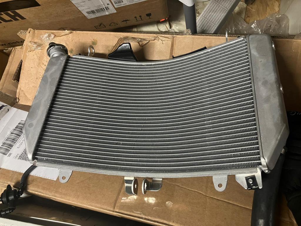 Yamaha R9 koeler/radiateur, tanksteun en kroonplaat rj27 r6, Motoren, Onderdelen | Yamaha, Ophalen