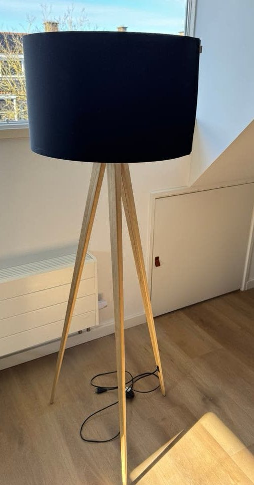 Zuiver tripod vloerlamp hout en zwart, Huis en Inrichting, Ophalen, Zo goed als nieuw, Hout, 150 tot 200 cm