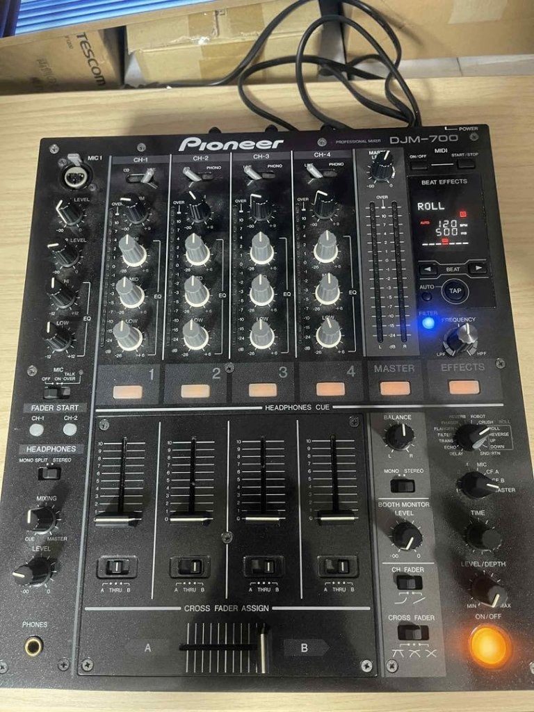 Pioneer djm 700 djm700 djm-700 dj mixer mengpaneel KOOPJE, Ophalen of Verzenden, Zo goed als nieuw, Minder dan 5 kanalen, Microfooningang