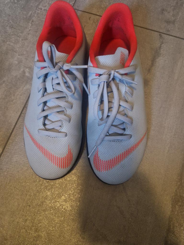 Voetbal schoennen, Maat M, Ophalen, Nieuw, Schoenen