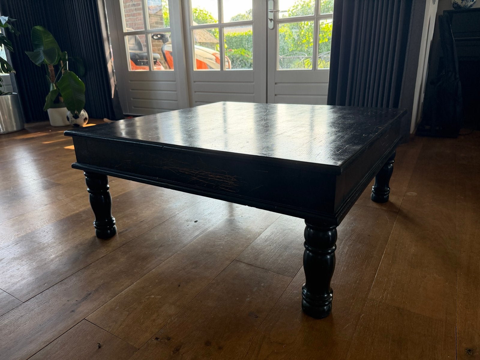 Gratis af te halen: Salon tafel 100x100x42 cm (geverfd), Ophalen, Gebruikt, 100 tot 150 cm, Vierkant