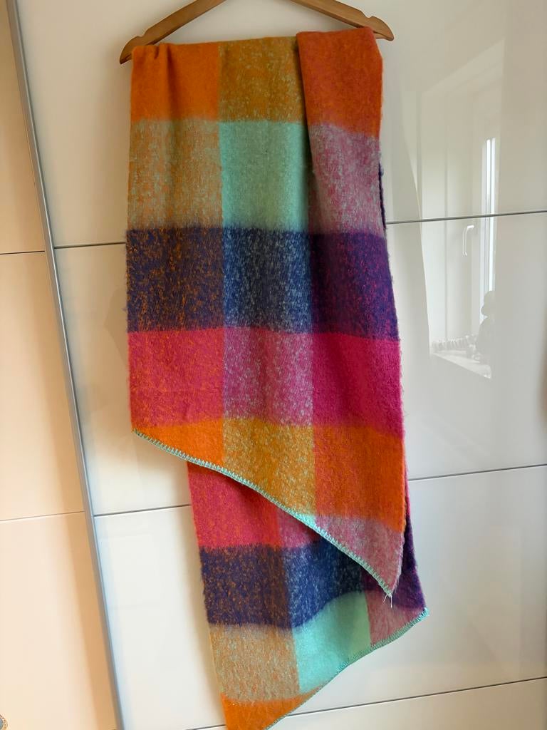 Nieuwe kleurrijke geruite sjaal, Kleding | Dames, Mutsen, Sjaals en Handschoenen, Ophalen of Verzenden, Nieuw, Maat 38/40 (M)