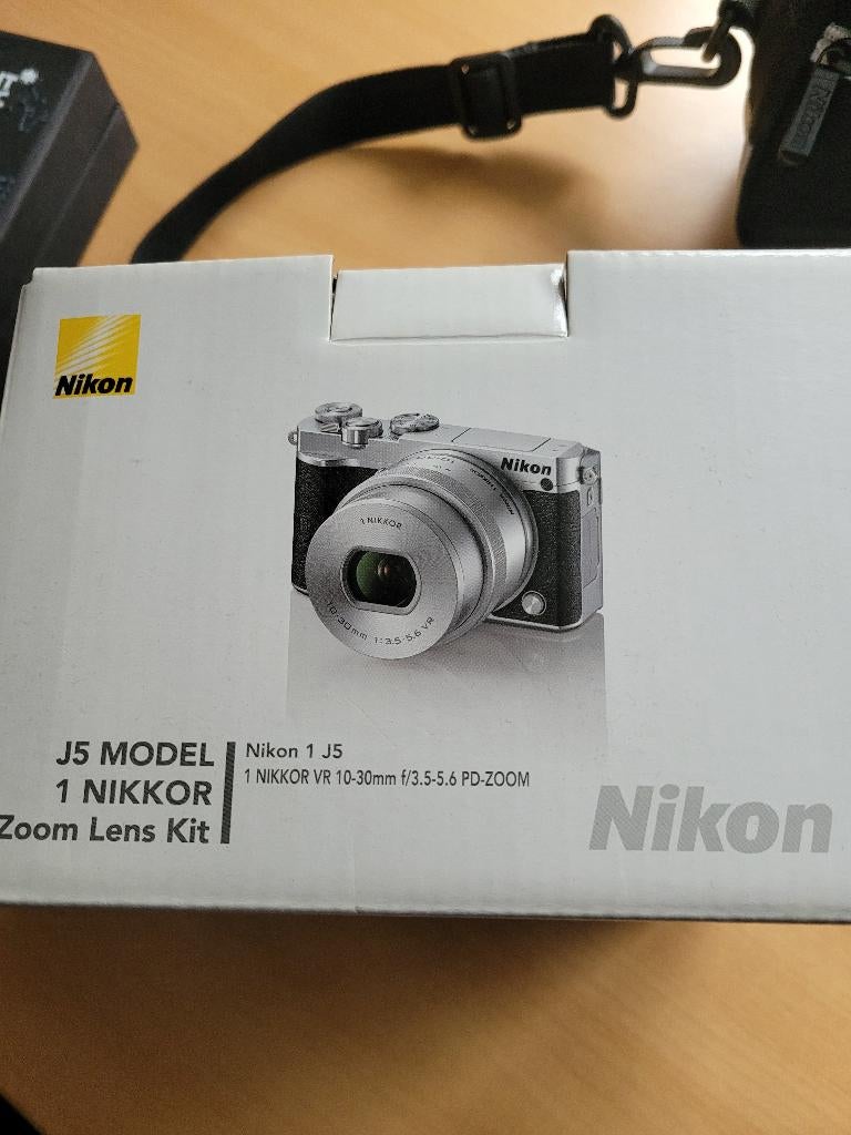 Fotoapparatuur  Nikon 1, Ophalen