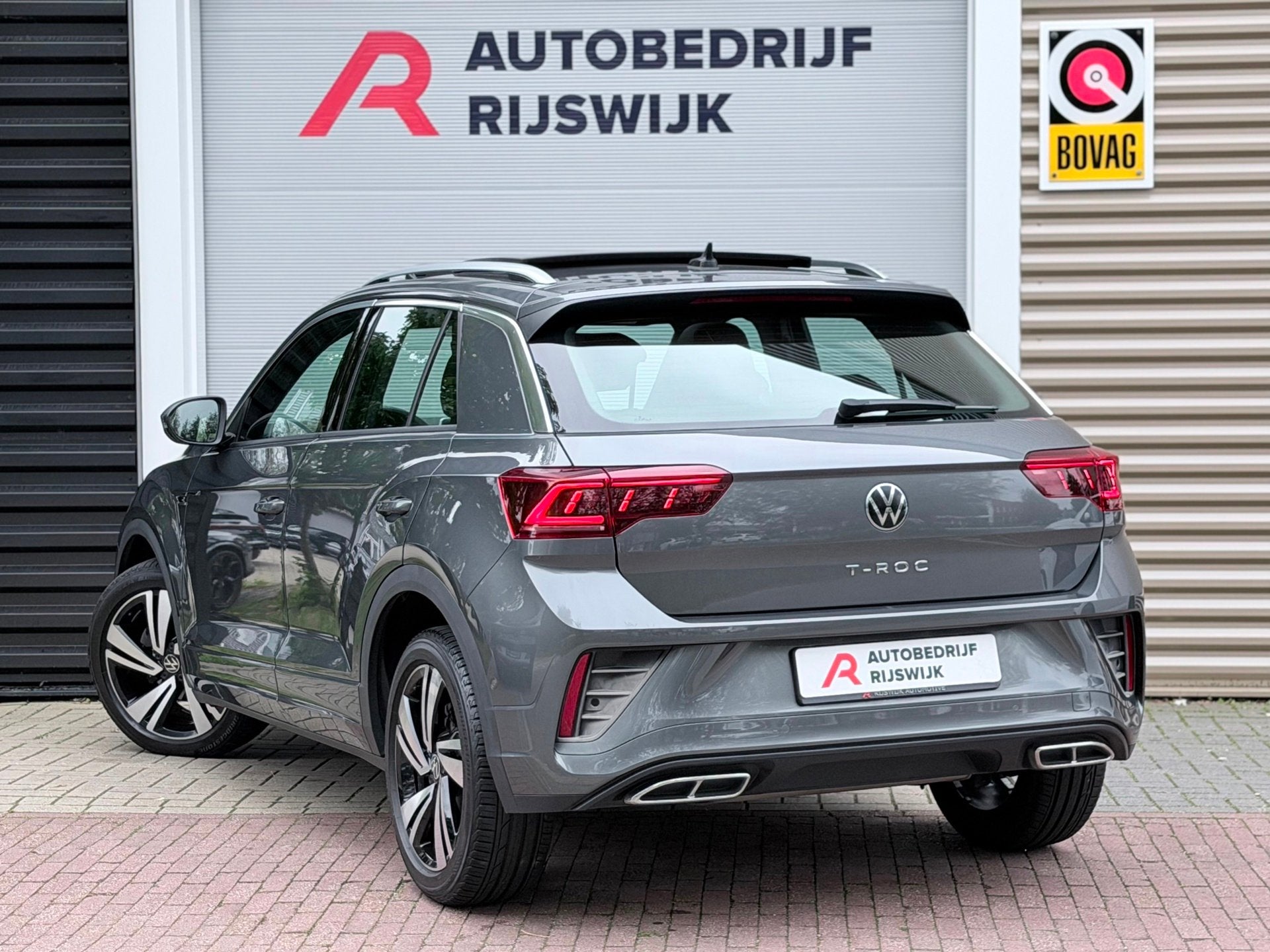 Volkswagen T-ROC 1.5 TSI R-Line Pano/Keyless/Camera, Auto's, Dealer onderhouden, Euro 6, 4 cilinders, 150 pk