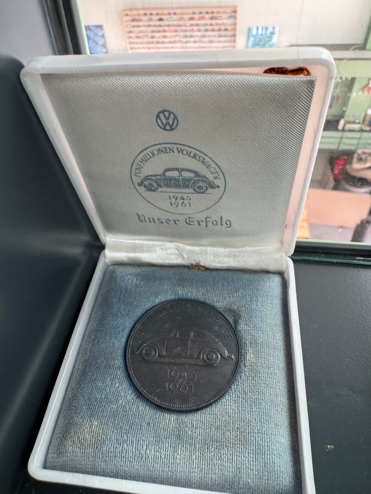 VW Kever Jubileum Medailles en Speld - Unieke Collectie, Ophalen of Verzenden, Zo goed als nieuw, Auto's
