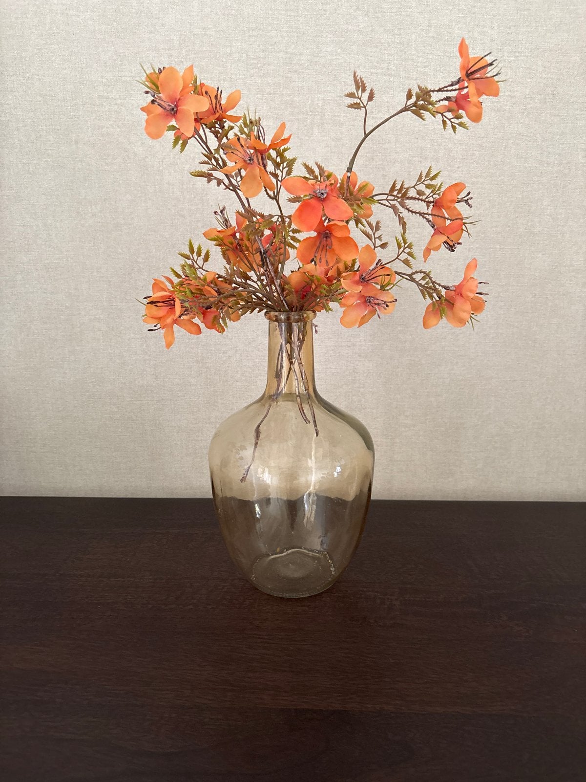 Glazen vaas met kunstbloemen, Huis en Inrichting, Woonaccessoires | Vazen, Ophalen, Overige kleuren, 50 tot 75 cm, Glas