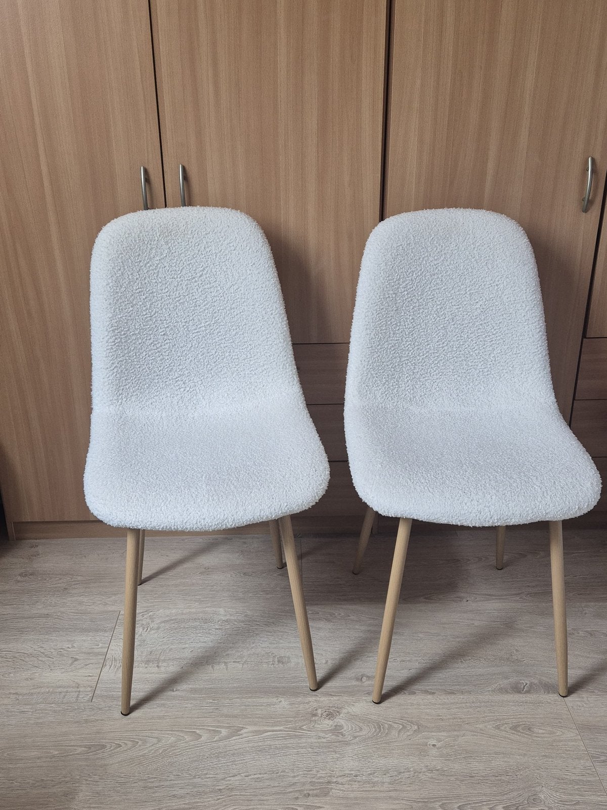 Eetkamer stoelen wit teddy met beige poten, Huis en Inrichting, Ophalen, Zo goed als nieuw, Wit, Stof