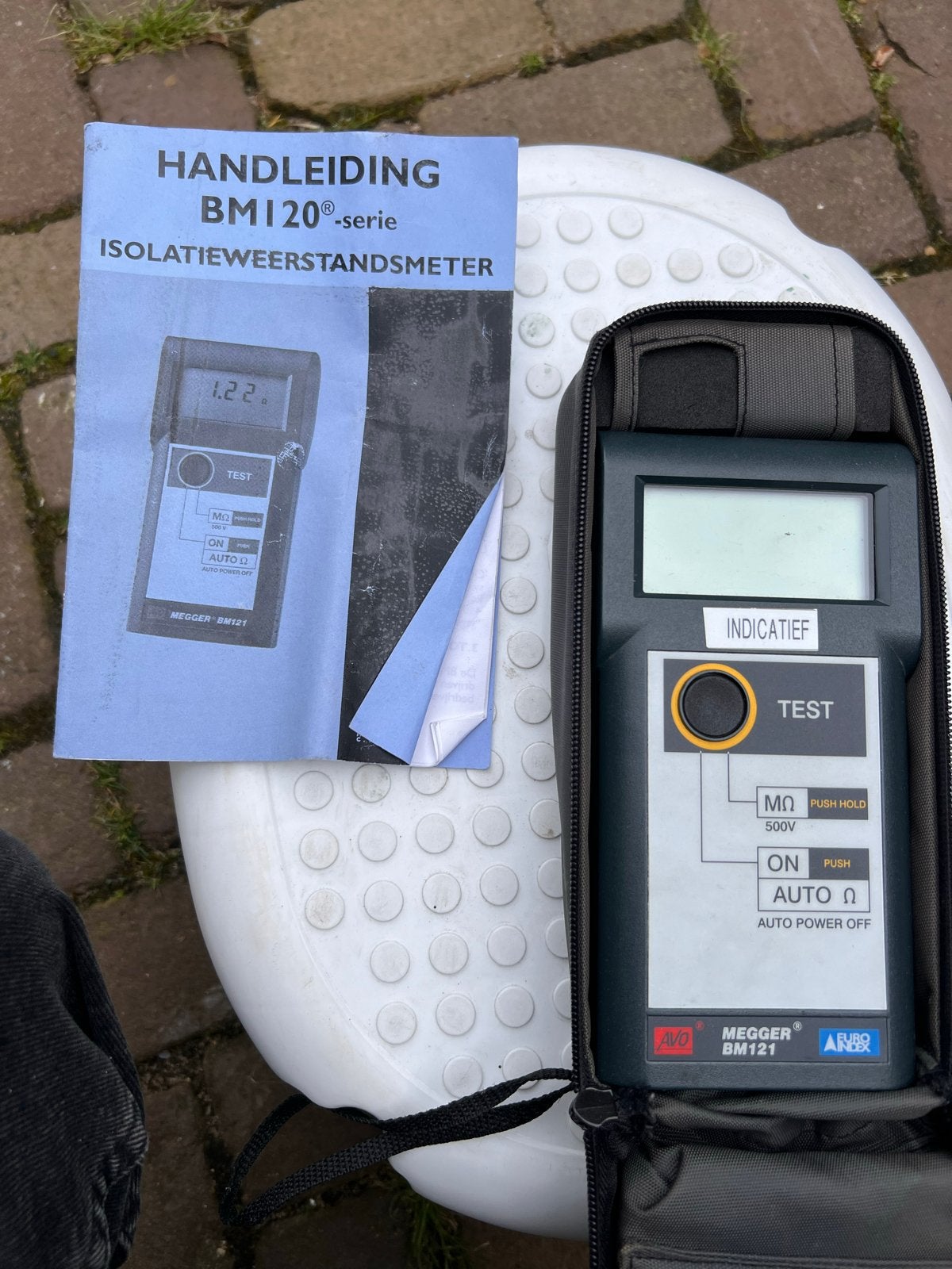 Megger BM121 Isolatiemeter met handleiding, Doe-het-zelf en Verbouw, Meetapparatuur, Gebruikt, Elektriciteit, Ophalen of Verzenden