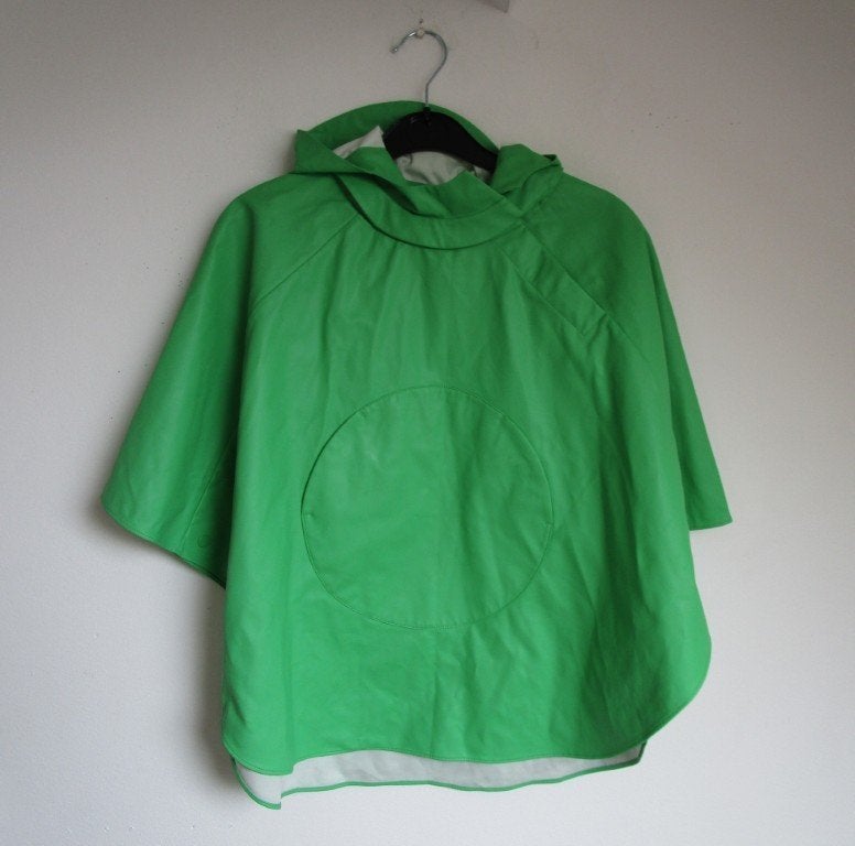 Nr.15: Leuke Poncho regenjasje jas voor jongens of stoere me, Ophalen of Verzenden, Zo goed als nieuw