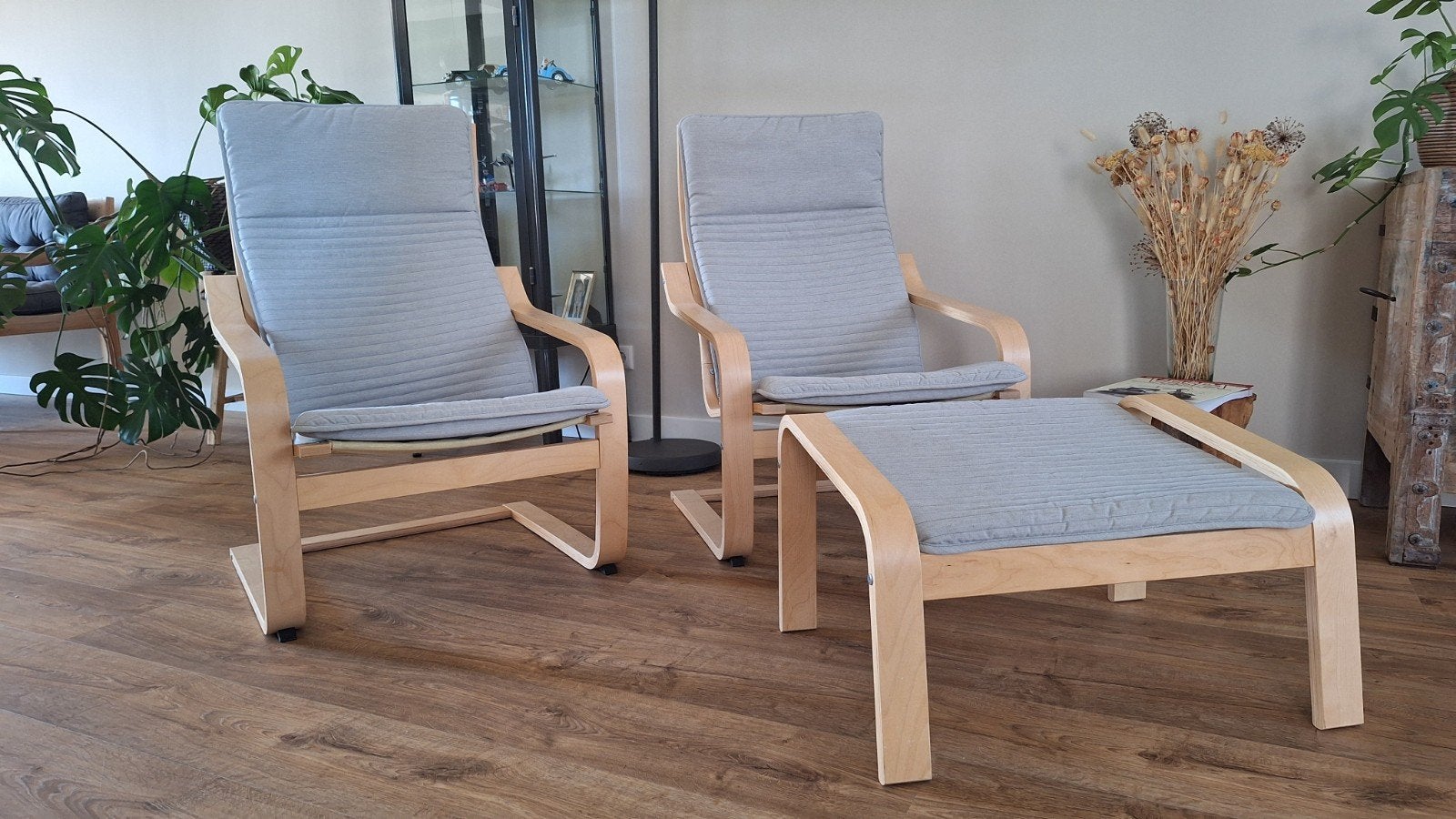 2 IKEA Poäng stoelen met voetenbank - Zo goed als nieuw, Ophalen, Twee, Zo goed als nieuw, Stof