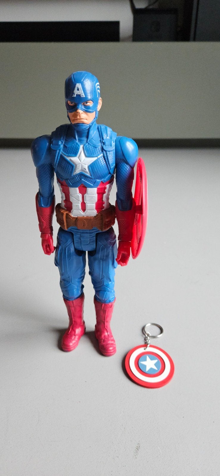 Captain America actiefiguur met sleutelhanger + knuffel, Ophalen, Gebruikt