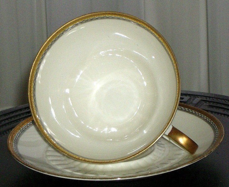 1 KOP EN SCHOTEL ZEER OUD., Ophalen of Verzenden, Zo goed als nieuw, Porselein, Kop en/of schotel
