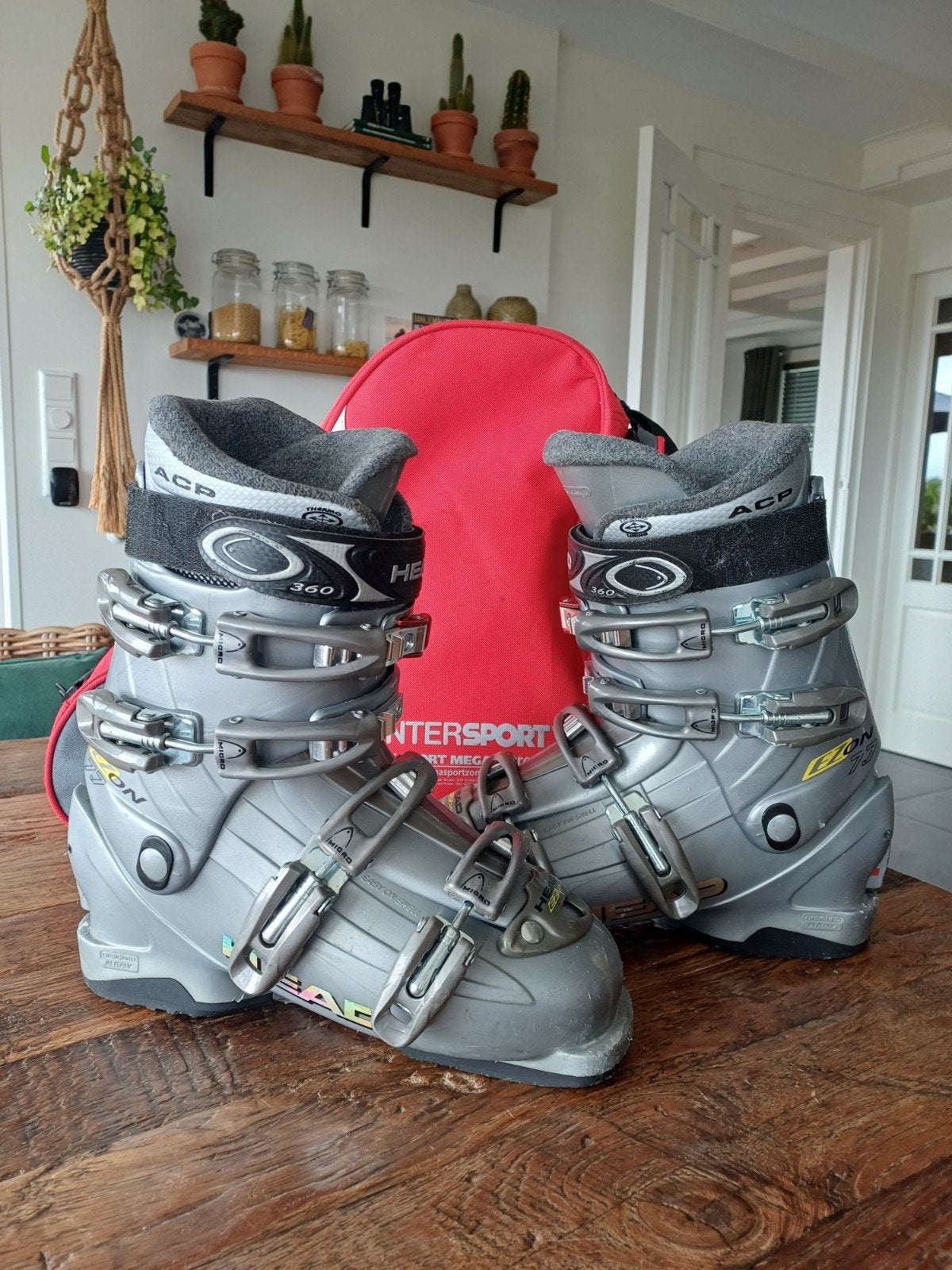 Head Ezon 7.7 Skischoenen 240/245 incl. Tas voor € 10, Sport en Fitness, Ophalen, 160 tot 180 cm, Gebruikt, Schoenen