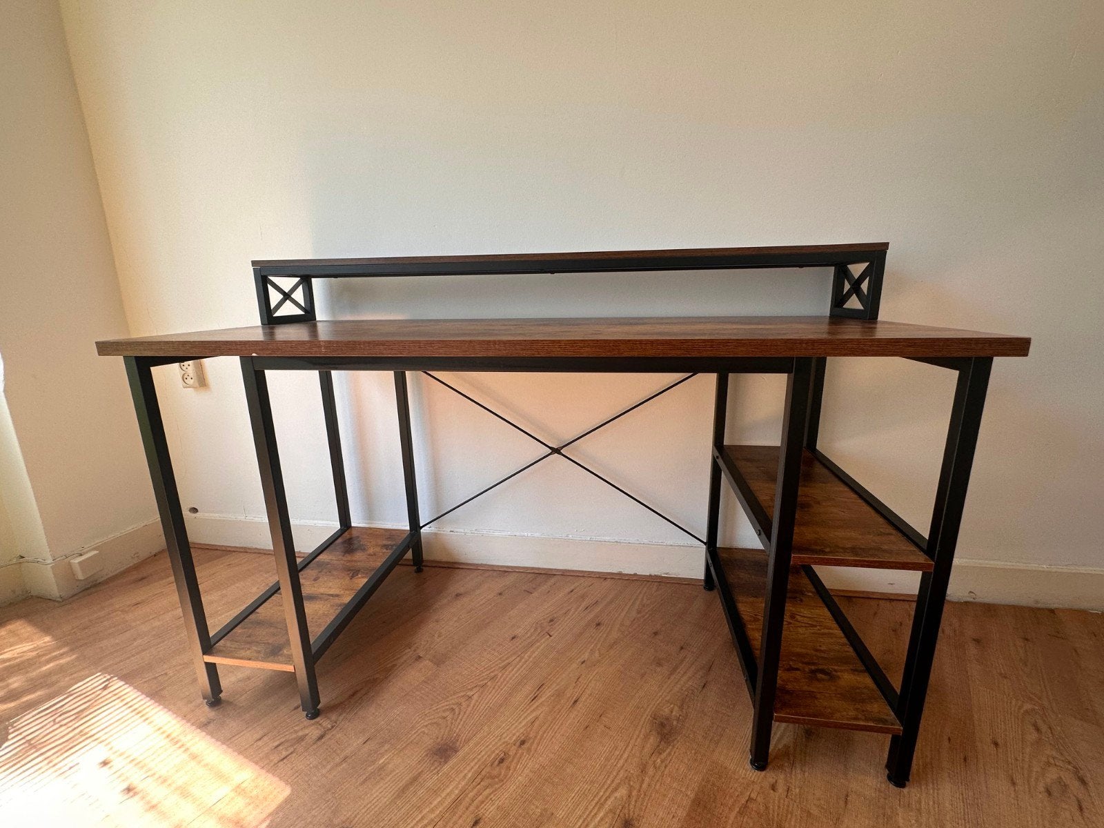 Modern bureau met opzetstuk en opbergruimte, Gebruikt, Hout, Bruin, Ophalen of Verzenden