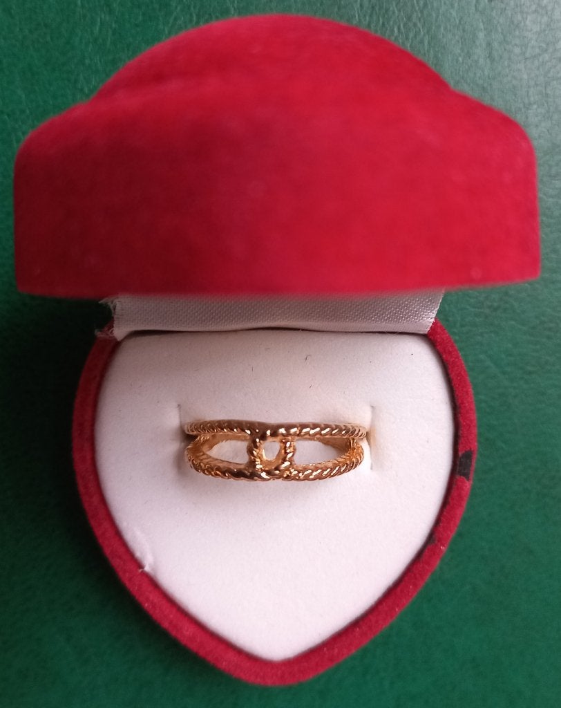Ring - goudkleurig - touw relief (NIEUW), Nieuw, Ophalen of Verzenden, Kleiner dan 17, Dame