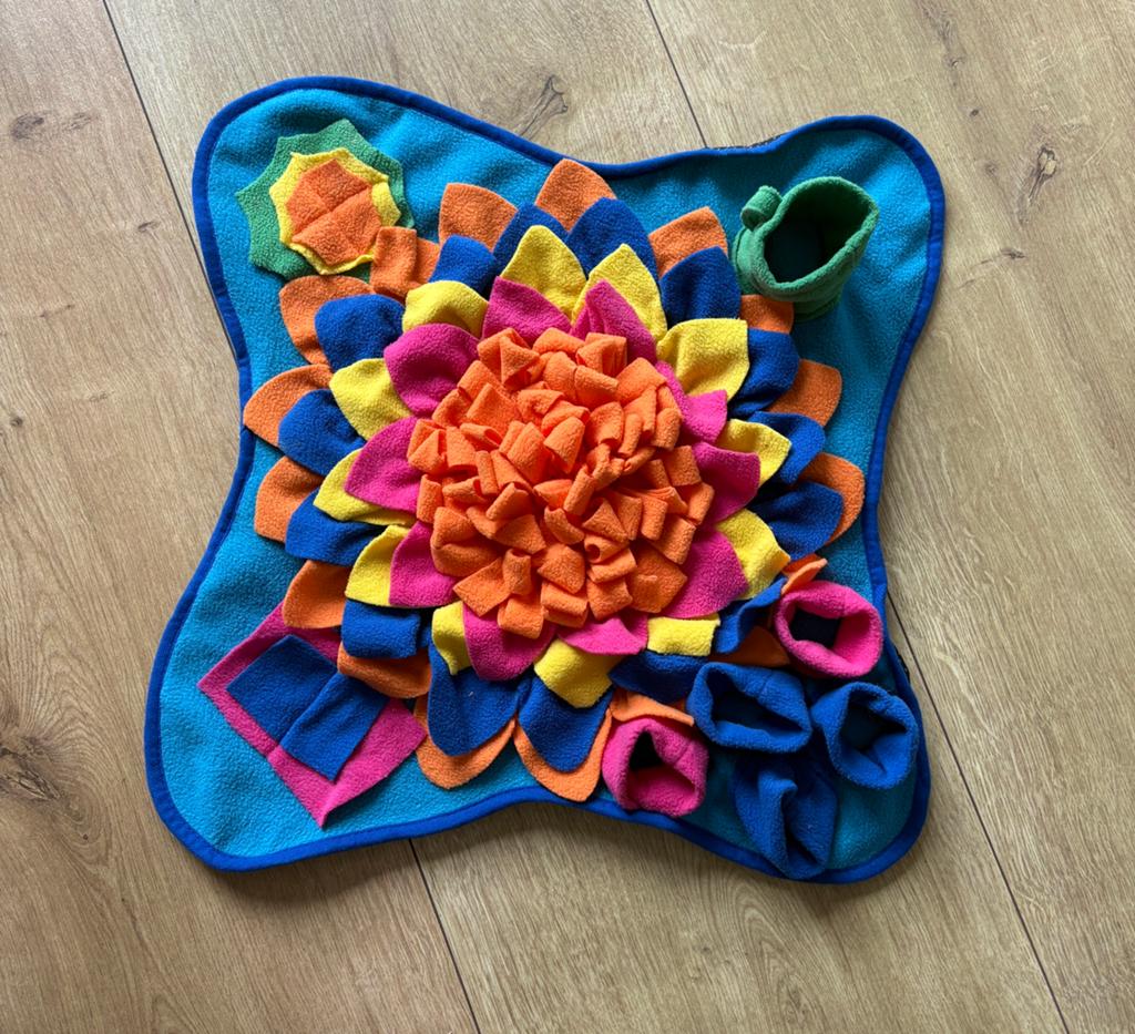 Snuffelmat voor honden kleurrijk fleece speelgoed, Dieren en Toebehoren, Hondenspeelgoed, Ophalen of Verzenden, Gebruikt, Intelligentiespeelgoed