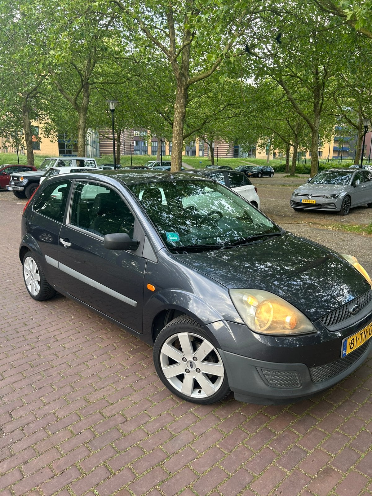 Ford Fiësta 1.3 8V 3DR 2006 Grijs, Auto's, 1299 cc, 40 €/maand, 4 cilinders, Origineel Nederlands