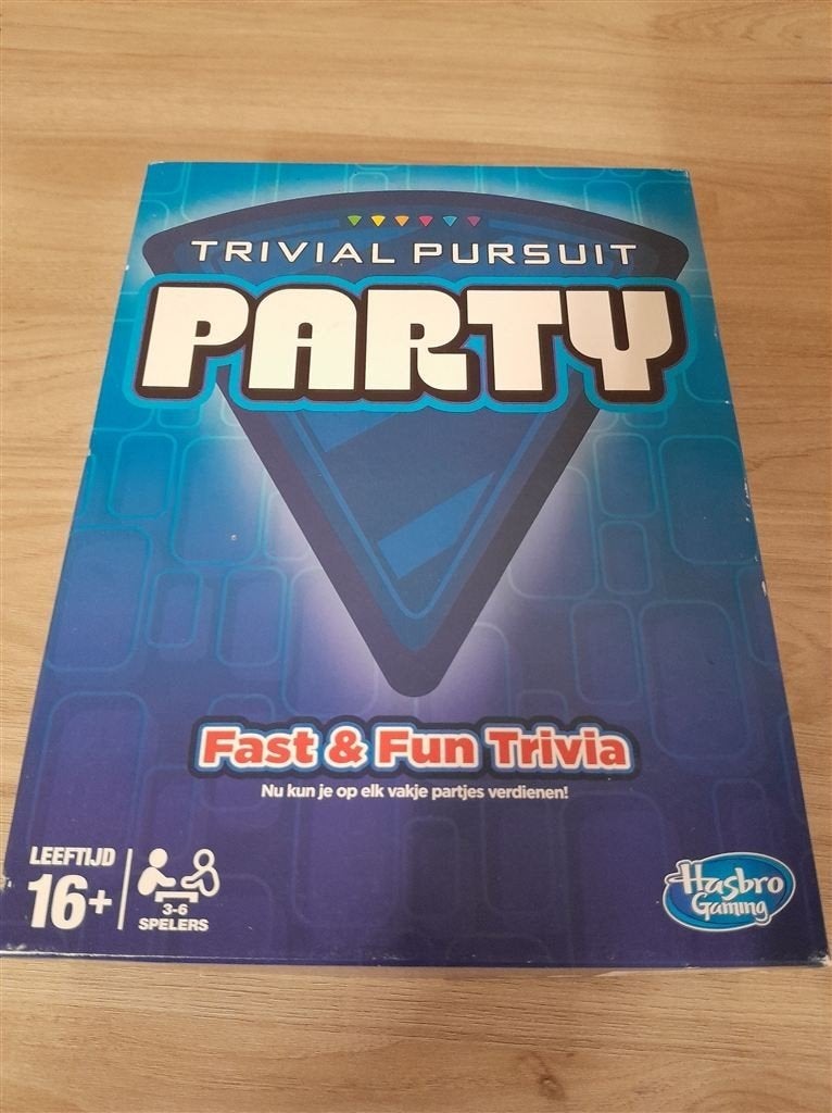 Trivial Pursuit party - Fast Fun trivia - s3480, Hobby en Vrije tijd, Gezelschapsspellen | Bordspellen, Verzenden, Zo goed als nieuw