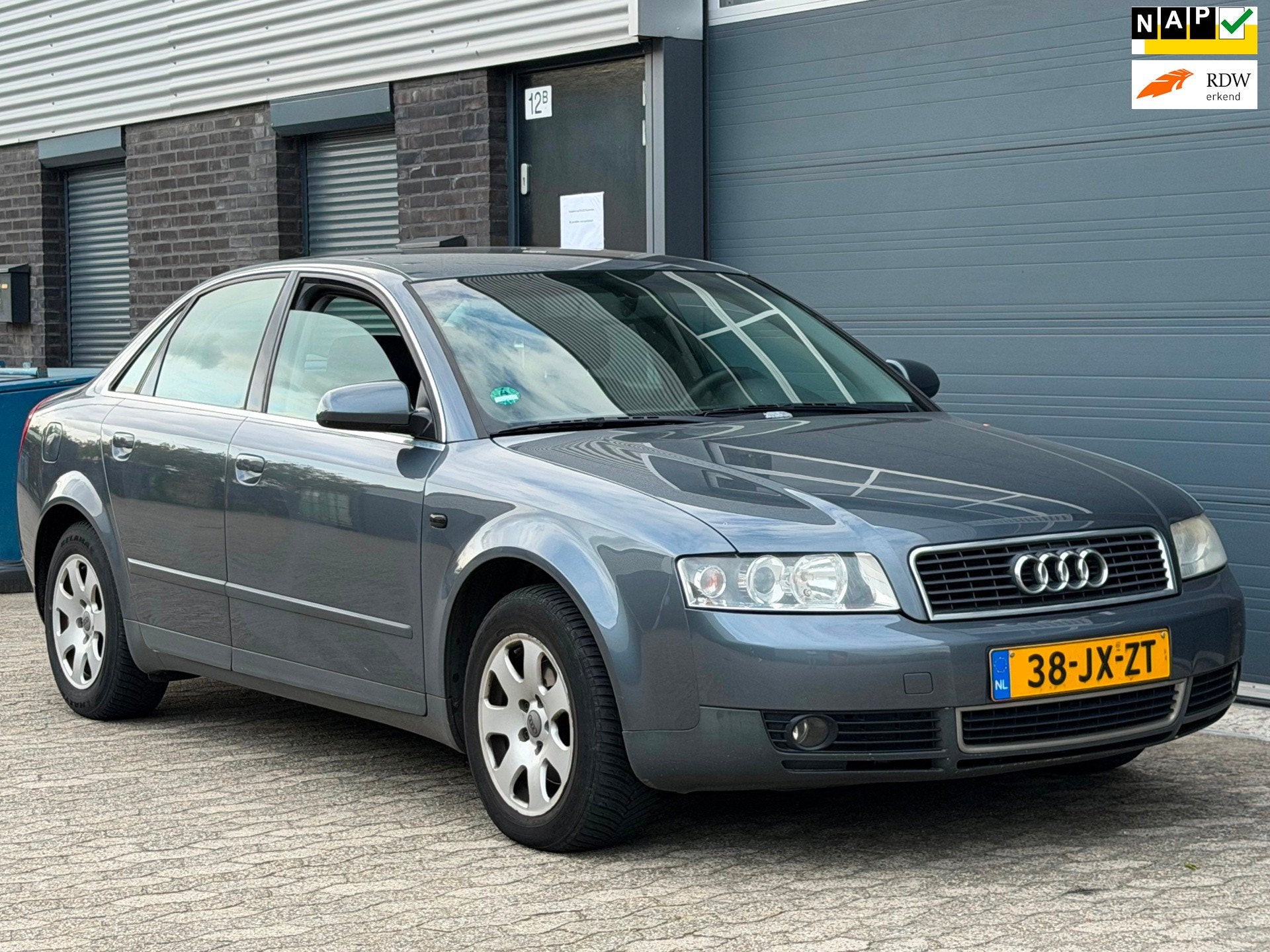 Audi A4 Limousine 2.0 CLIMA CRUISE APK, Auto's, Stof, Gebruikt, Zwart, 4 cilinders